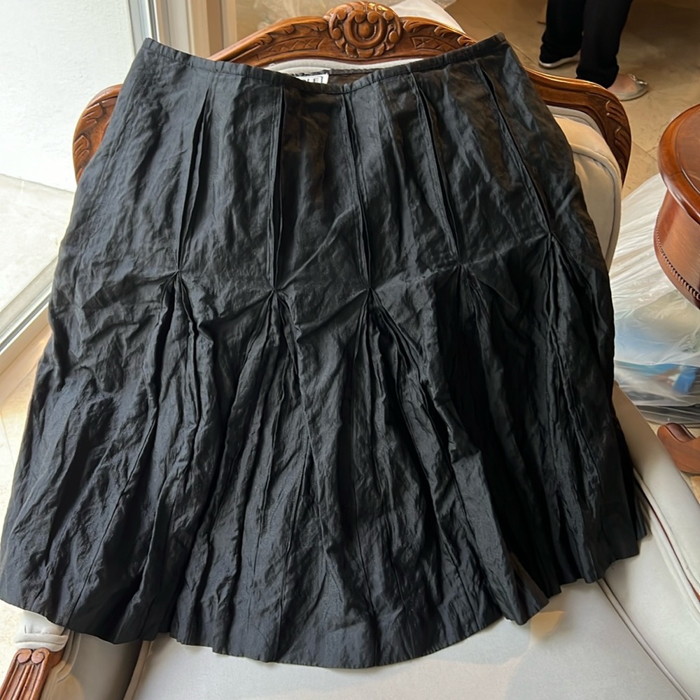 CARLISLE Black pleated aline skirt